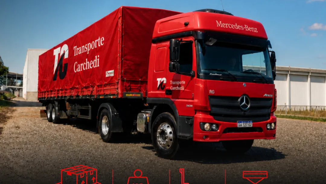 Semirremolque rojo de Transporte Carchedi con lona y el nombre de la empresa